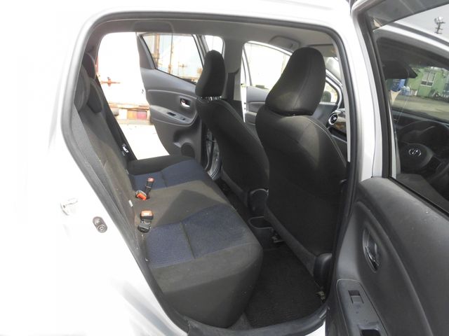 TOYOTA VITZ 2019 Image 31