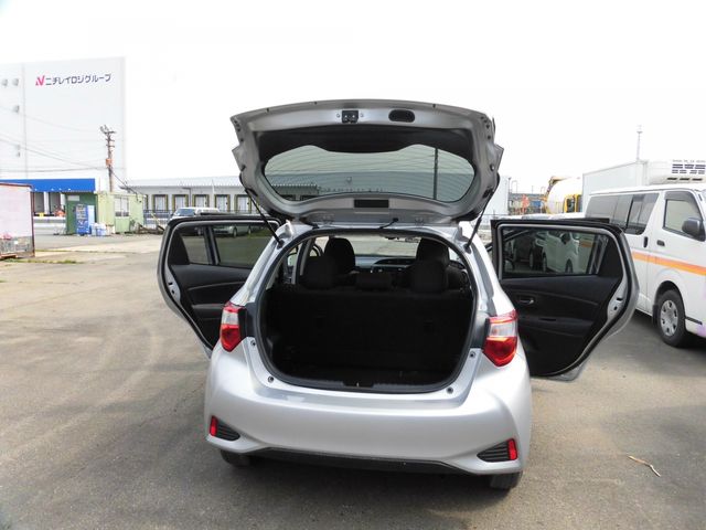 TOYOTA VITZ 2019 Image 31