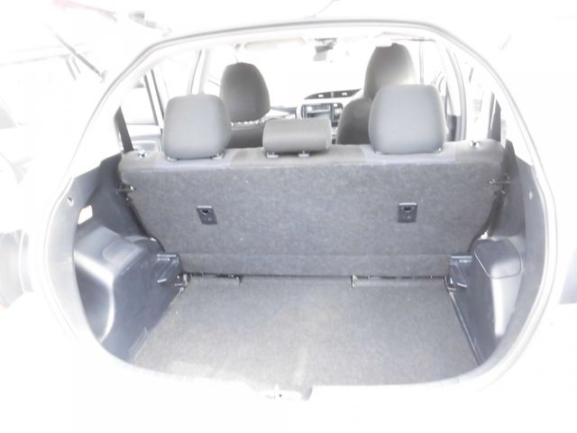 TOYOTA VITZ 2019 Image 31