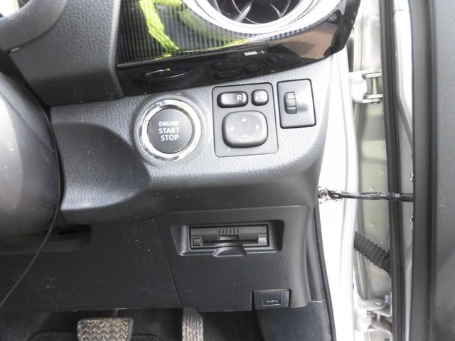 TOYOTA VITZ 2019 Image 31