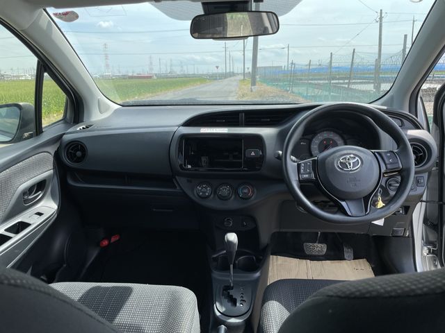 TOYOTA VITZ 2019 Image 31