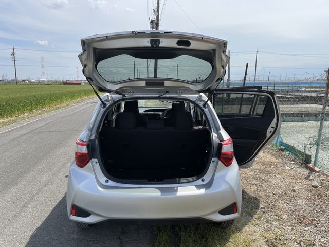 TOYOTA VITZ 2019 Image 31