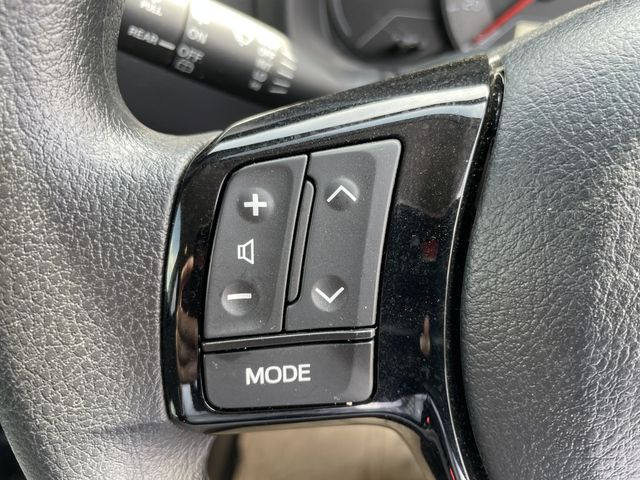 TOYOTA VITZ 2019 Image 31