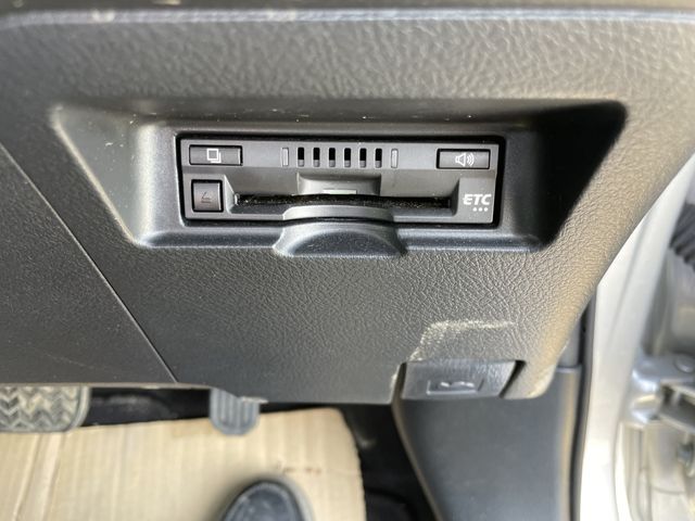 TOYOTA VITZ 2019 Image 31