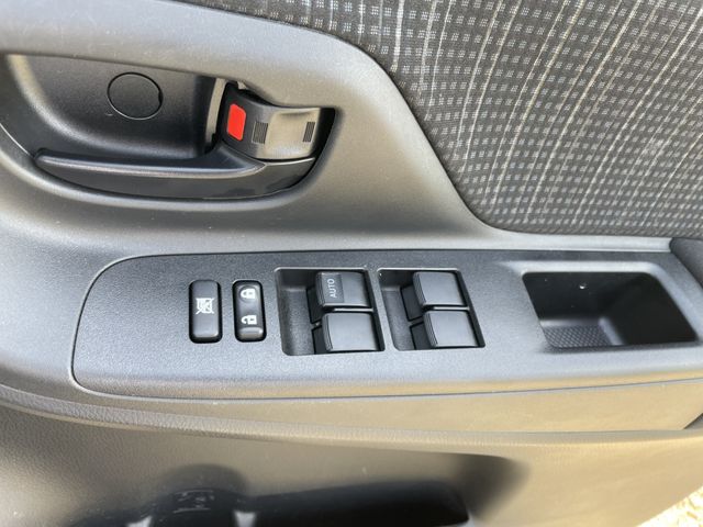 TOYOTA VITZ 2019 Image 31