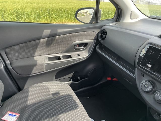 TOYOTA VITZ 2019 Image 31