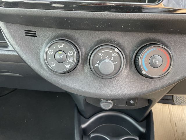 TOYOTA VITZ 2019 Image 31