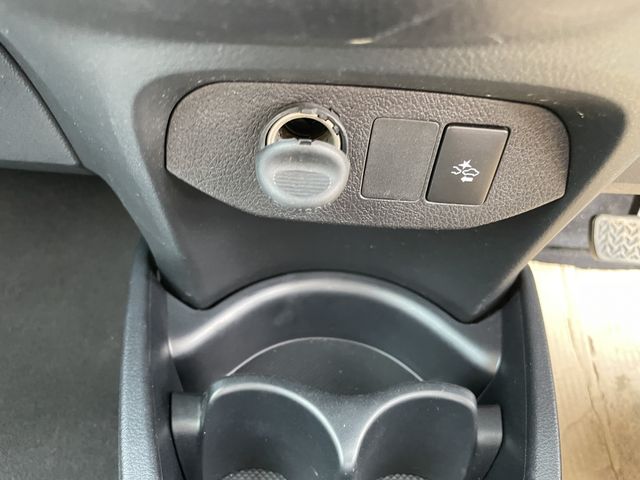 TOYOTA VITZ 2019 Image 31