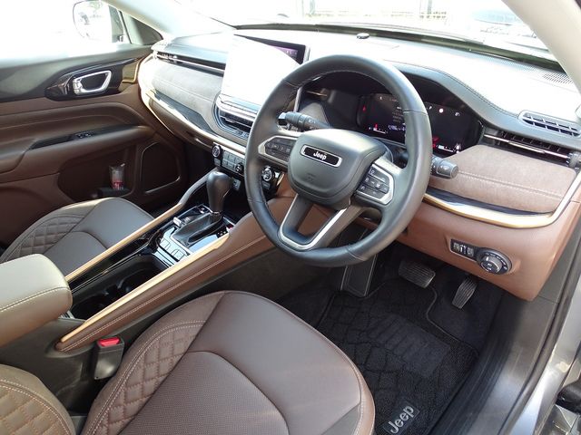 JEEP COMMANDER 2024 Image 31