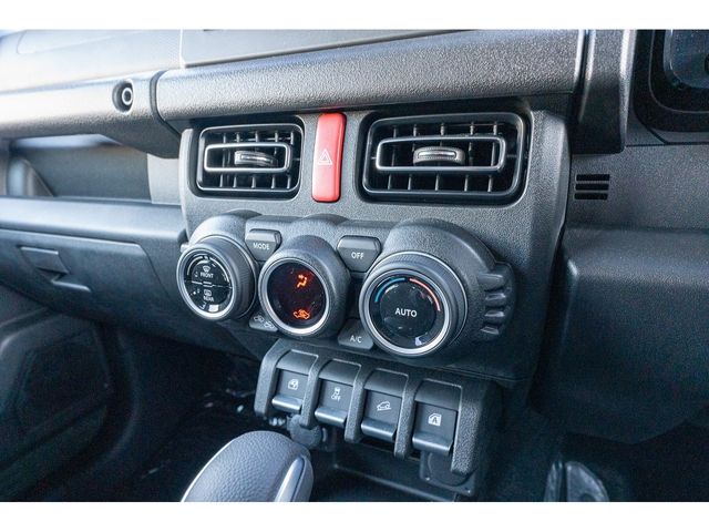 SUZUKI JIMNY NOMADE 2025 Image 31