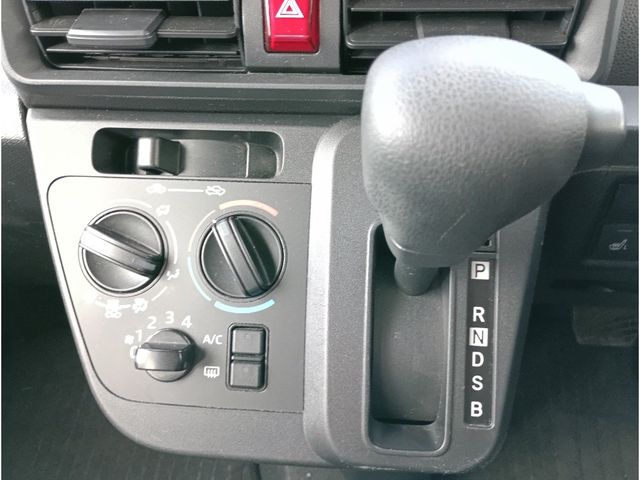 DAIHATSU TANTO 4WD 2021 Image 31