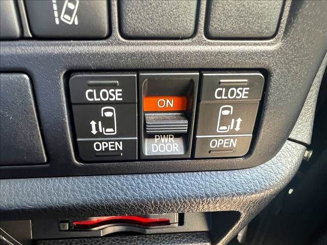 TOYOTA VOXY 2019 Image 31