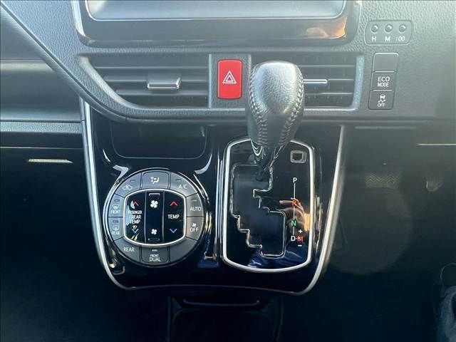 TOYOTA VOXY 2019 Image 31