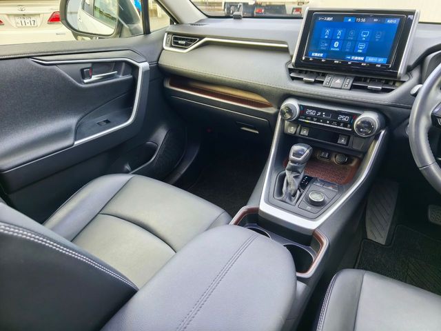 TOYOTA RAV4 HYBRID 4WD 2021 Image 31