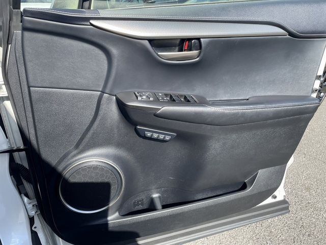 TOYOTA LEXUS NX300H 2014 Image 31