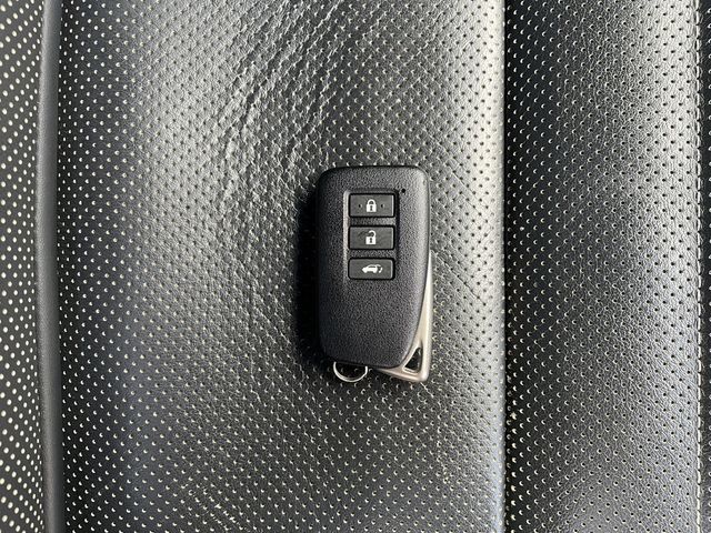 TOYOTA LEXUS NX300H 2014 Image 31