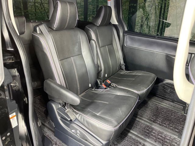 TOYOTA VOXY 2016 Image 31