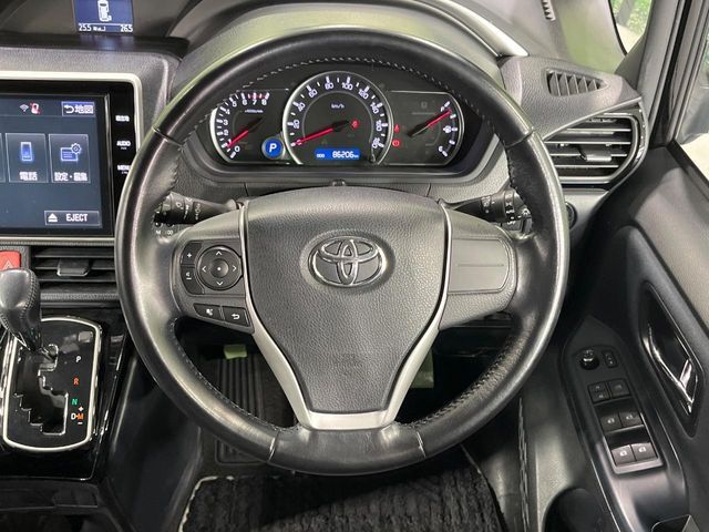 TOYOTA VOXY 2016 Image 31