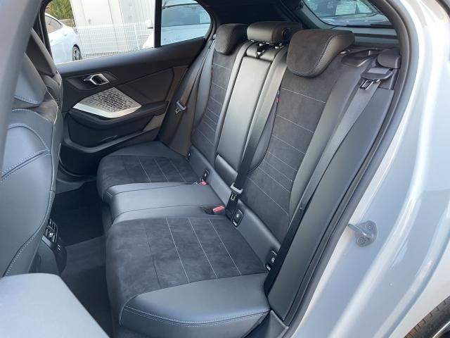 BMW 1SERIES 2025 Image 31