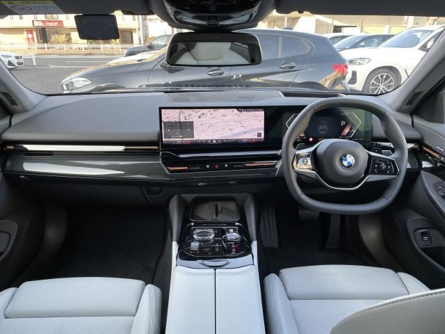 BMW 5SERIES SEDAN 2023 Image 31