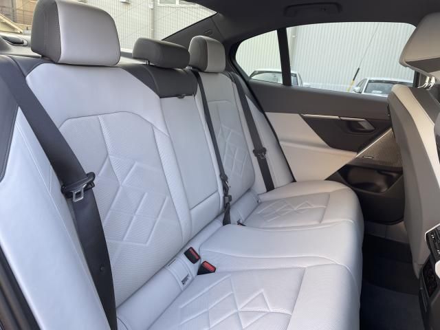 BMW 5SERIES SEDAN 2023 Image 31