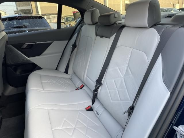 BMW 5SERIES SEDAN 2023 Image 31