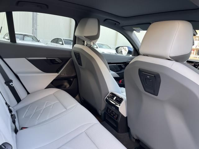 BMW 5SERIES SEDAN 2023 Image 31