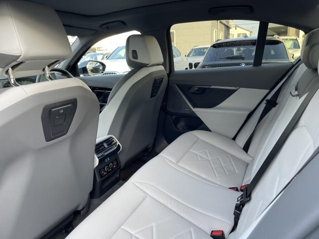 BMW 5SERIES SEDAN 2023 Image 31