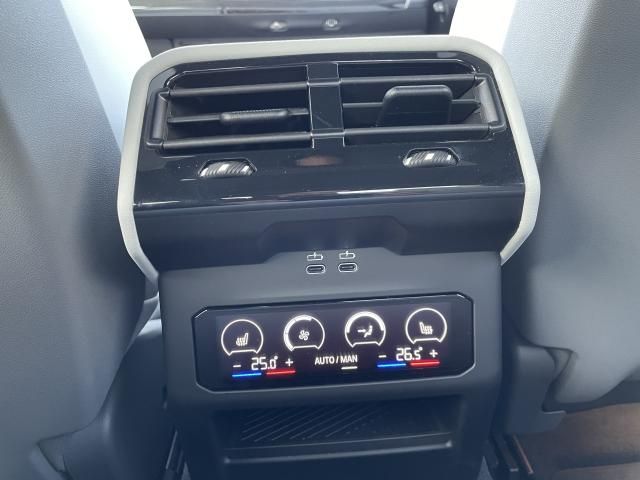 BMW 5SERIES SEDAN 2023 Image 31