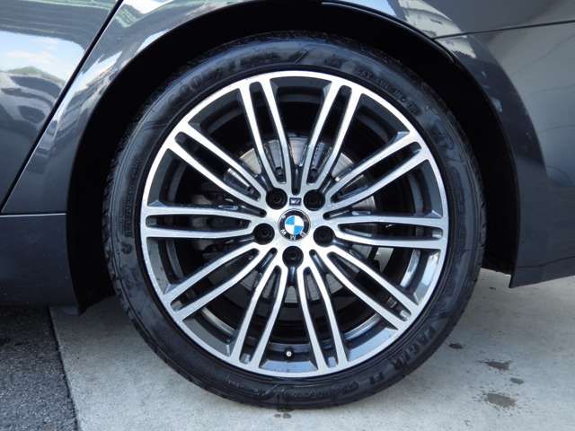 BMW 5SERIES TOURING 2017 Image 31