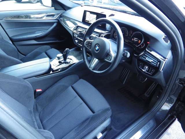 BMW 5SERIES TOURING 2017 Image 31