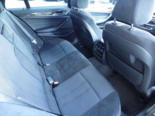 BMW 5SERIES TOURING 2017 Image 31