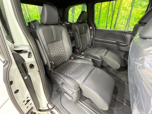 TOYOTA VOXY HYBRID 2026 Image 31