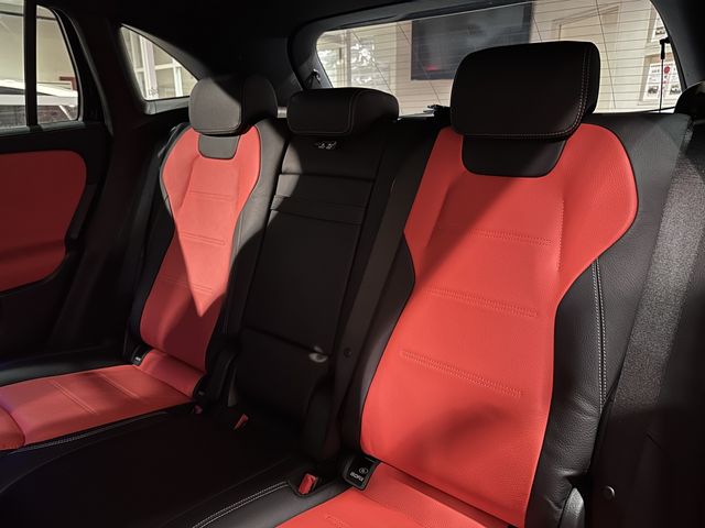 MERCEDES BENZ GLA CL 2023 Image 31