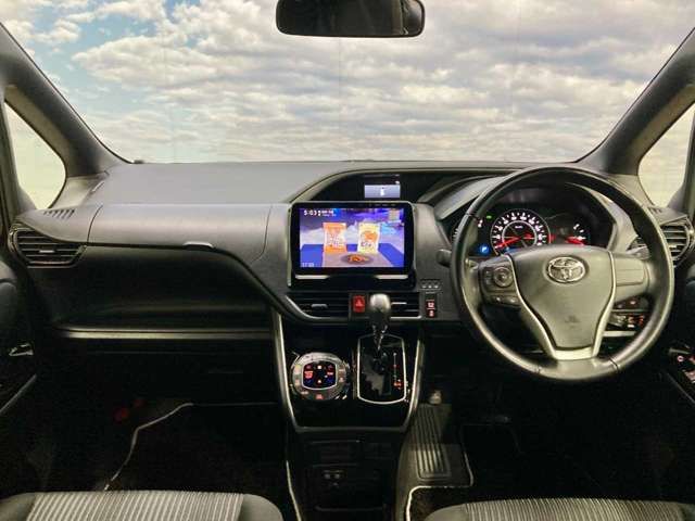 TOYOTA VOXY 4WD 2017 Image 31