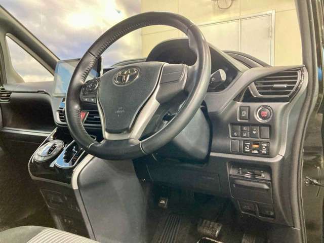 TOYOTA VOXY 4WD 2017 Image 31