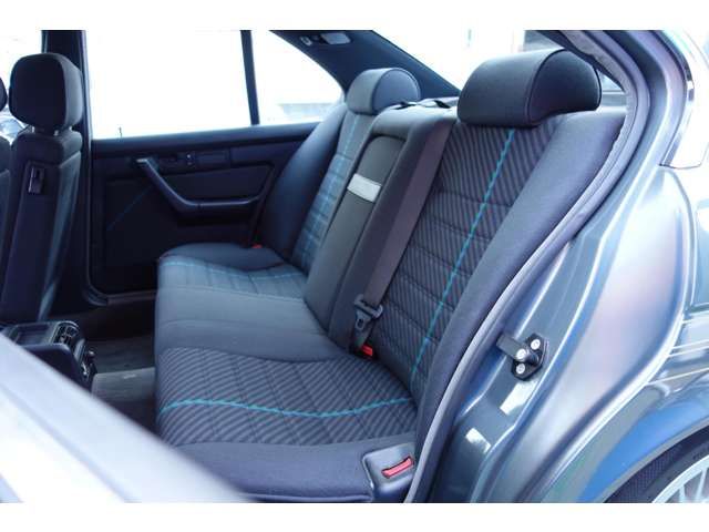 ALPINA B10 LIMOUSINE 1990 Image 31