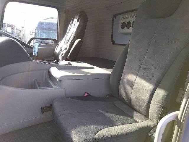 NISSAN DIESEL QUON 2017 Image 31