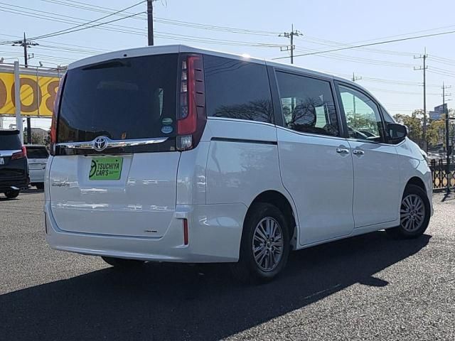 TOYOTA ESQUIRE 2016 Image 31