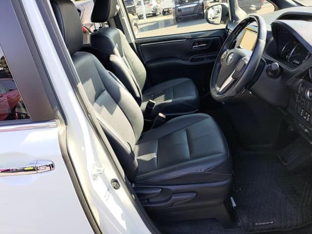 TOYOTA ESQUIRE 2016 Image 31