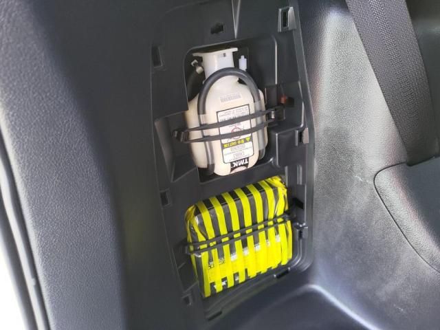 TOYOTA ESQUIRE 2016 Image 31