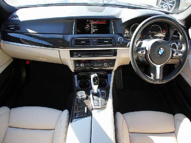 BMW 5SERIES SEDAN 2016 Image 31