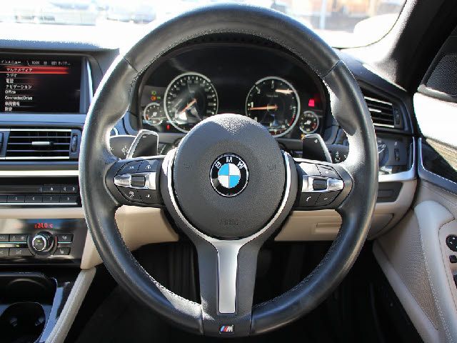 BMW 5SERIES SEDAN 2016 Image 31