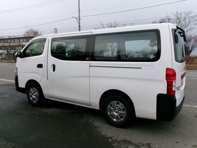 NISSAN NV350 CARAVAN 4WD 2018 Image 31