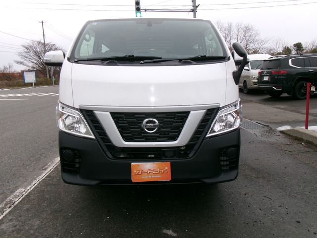 NISSAN NV350 CARAVAN 4WD 2018 Image 31