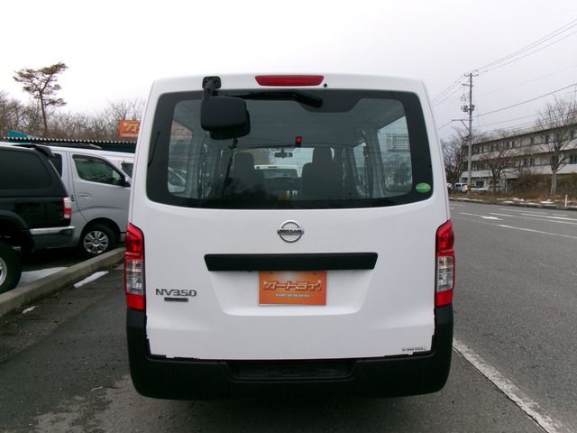 NISSAN NV350 CARAVAN 4WD 2018 Image 31