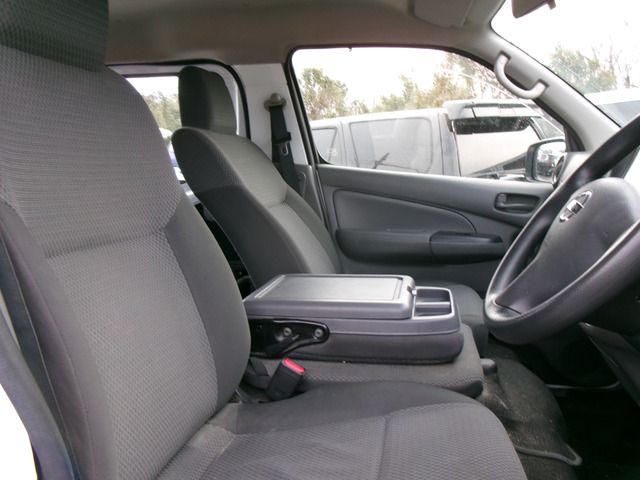 NISSAN NV350 CARAVAN 4WD 2018 Image 31
