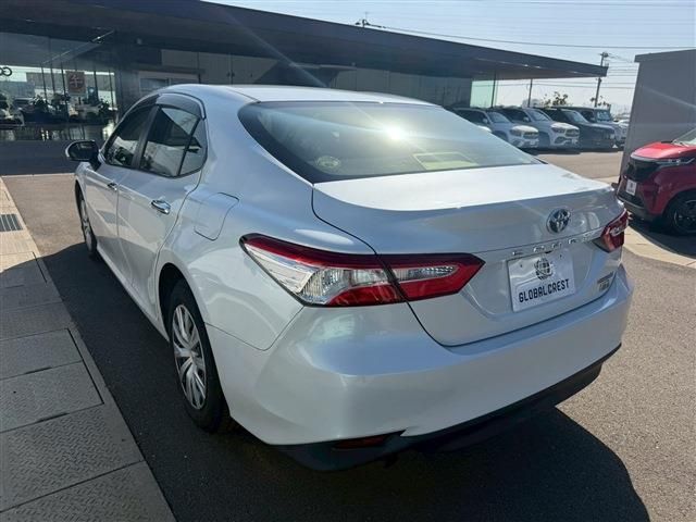 TOYOTA CAMRY HYBRID 2018 Image 31