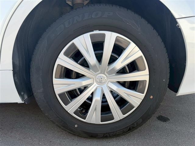 TOYOTA CAMRY HYBRID 2018 Image 31