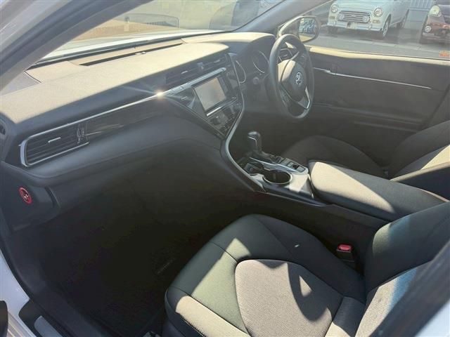 TOYOTA CAMRY HYBRID 2018 Image 31